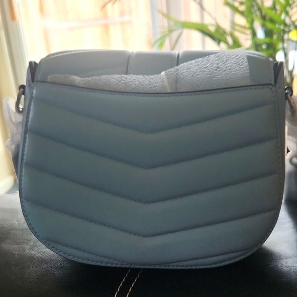 Handbags - Picture 2 of 4